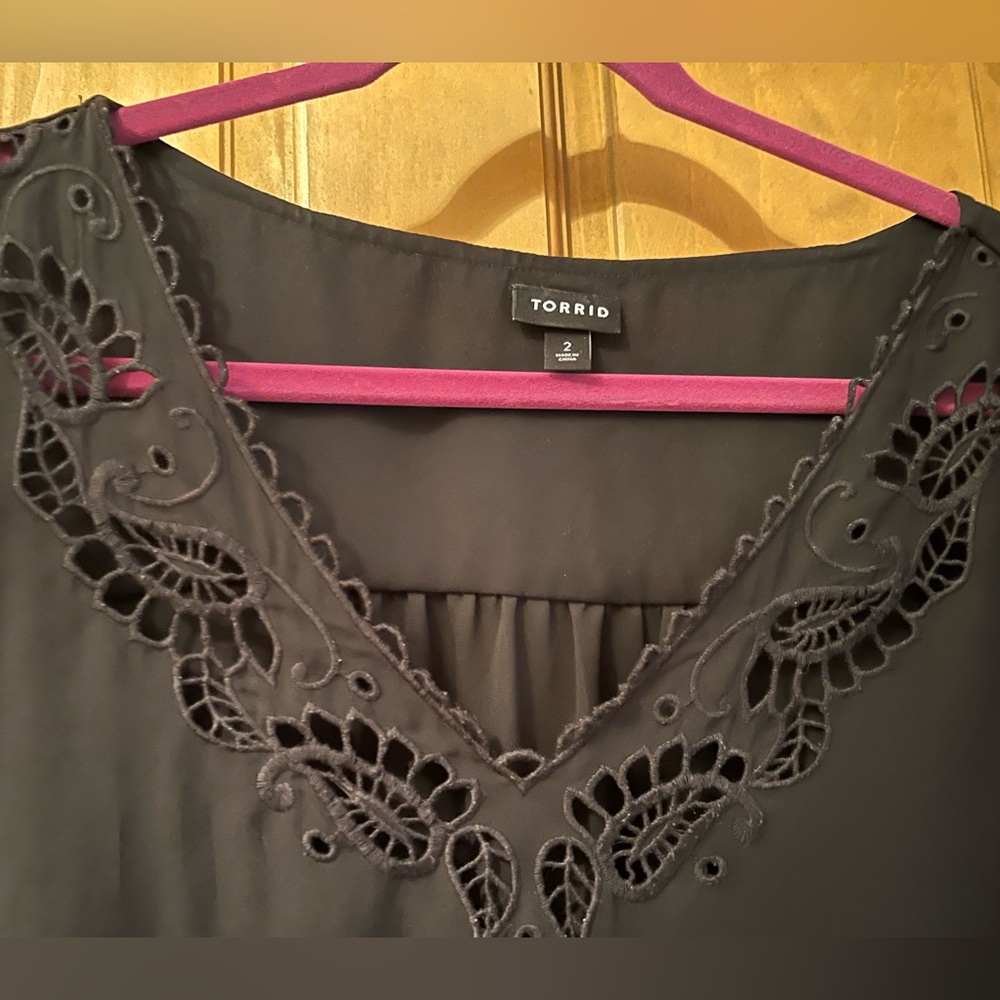 Black size 2 Torrid shirt with open design front detail at the top - Picture 2 of 3